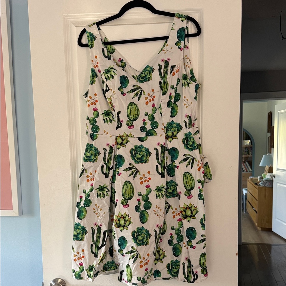 Floral Succulent Sleeveless Women's Dress - White and Green